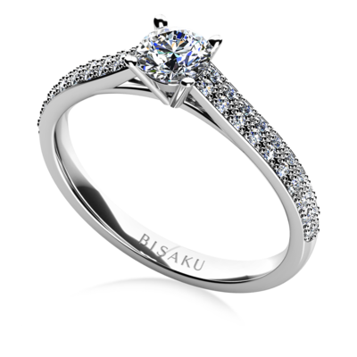 Engagement ring white gold Aida